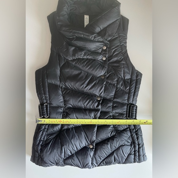 ⭐️ 2 x Host Pick ⭐️ Rare Lululemon Get Down Vest *Reversible - Picture 16 of 16
